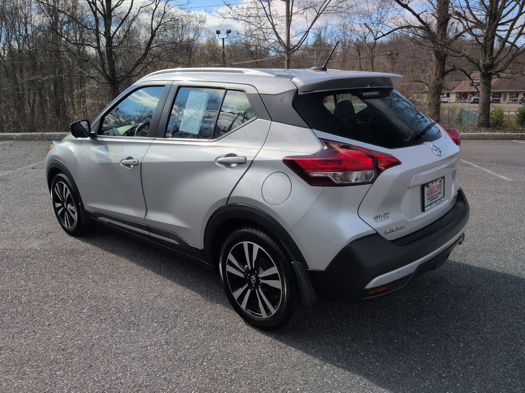 Used 2018 Nissan Kicks SR w/ Premium Package image 7