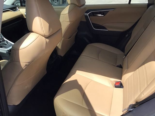 Used 2020 Toyota RAV4 XLE Premium image 30