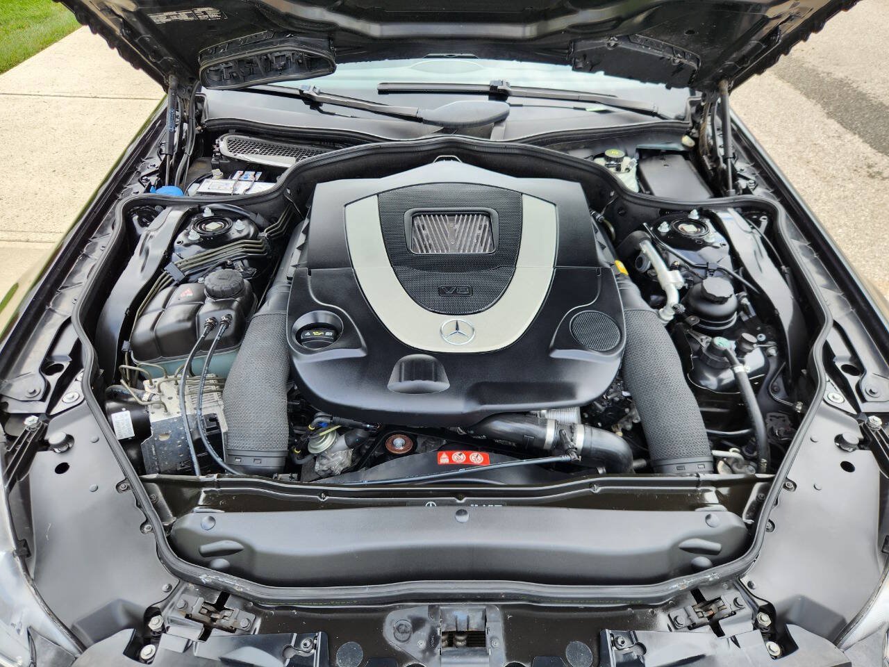 Used 2011 Mercedes-Benz SL 550 image 12
