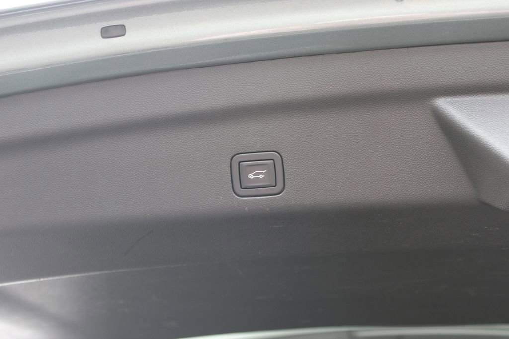 Used 2024 Chevrolet Tahoe Premier image 19