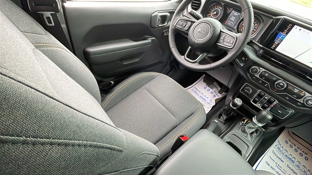 New 2025 Jeep Gladiator Sport image 14