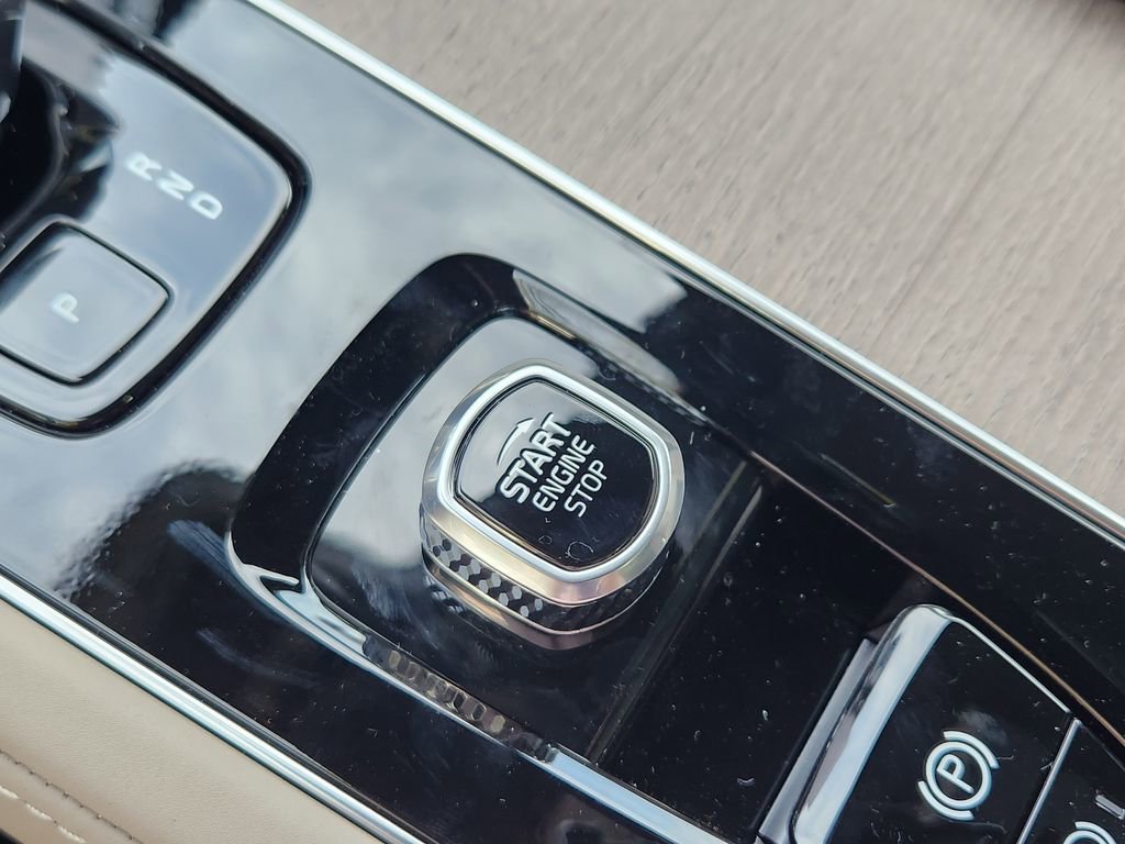 New 2026 Volvo XC90 B6 Plus w/ Protection Package Premier image 17