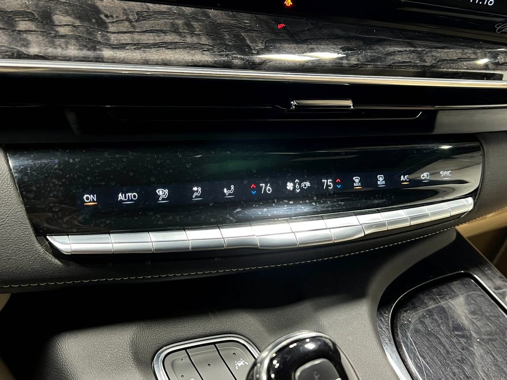 Used 2021 Cadillac Escalade Premium Luxury AWD/4WD image 27
