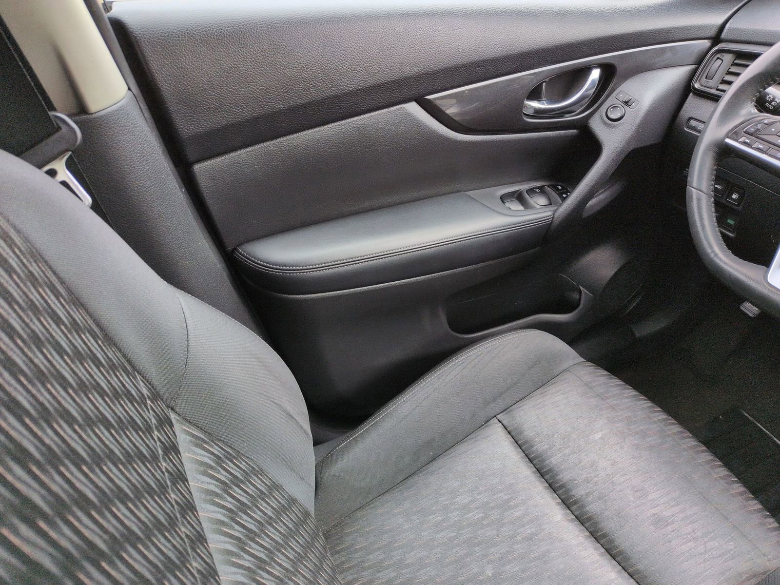 Certified 2018 Nissan Rogue SV AWD/4WD image 24