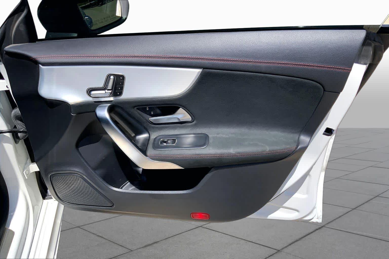 Used 2023 Mercedes-Benz CLA 250 image 22