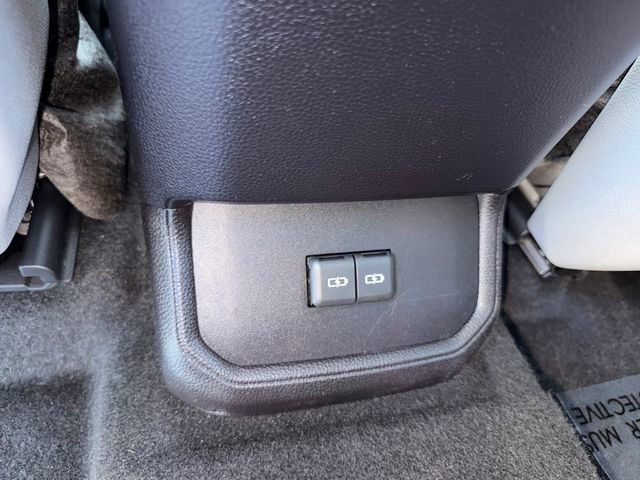 Used 2023 Toyota Highlander LE AWD/4WD image 12