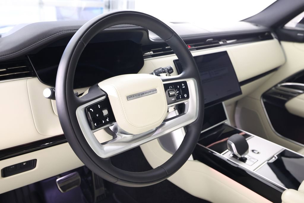 Used 2025 Land Rover Range Rover SE AWD/4WD image 18