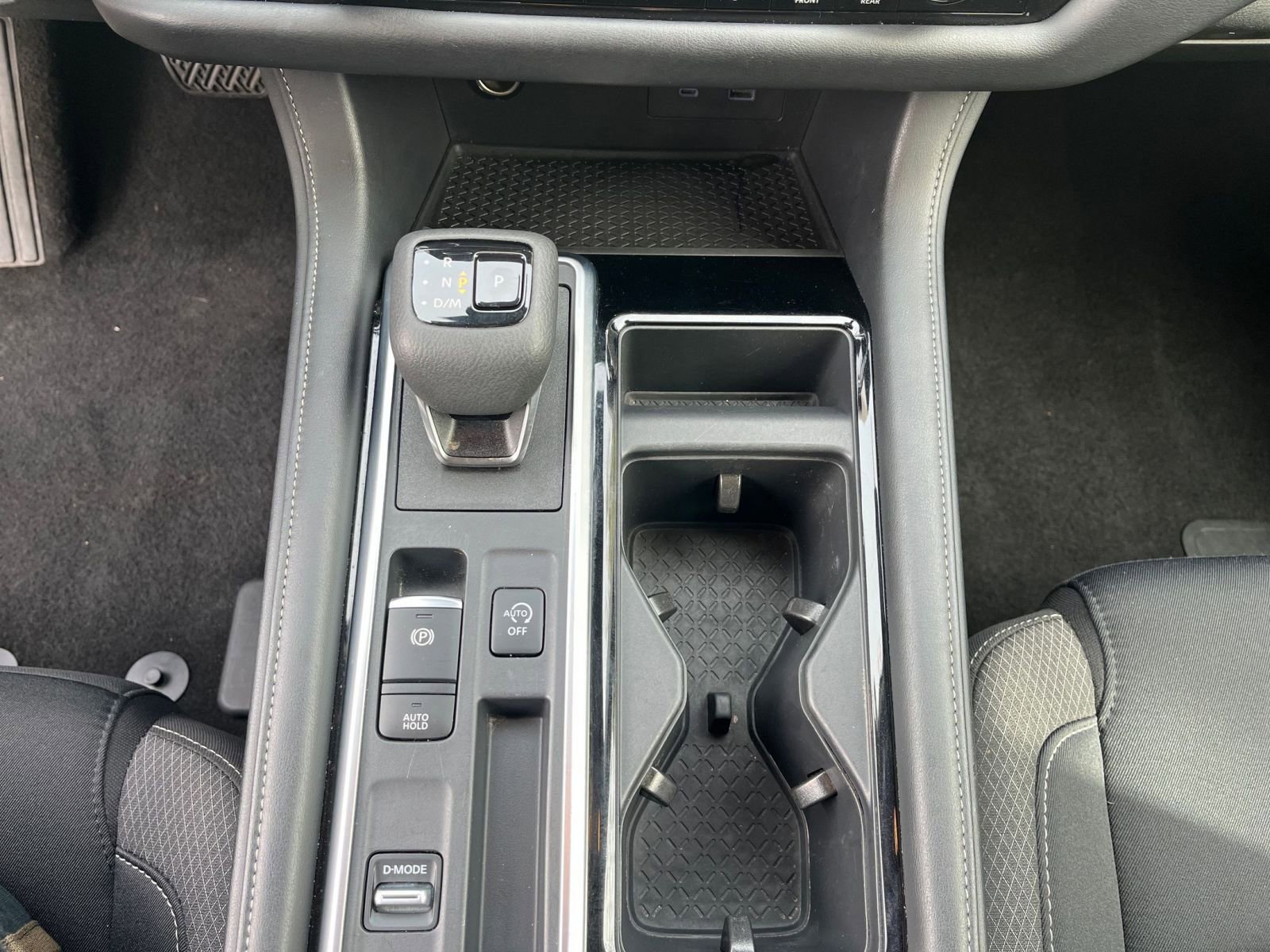 Used 2025 Nissan Pathfinder SV image 44