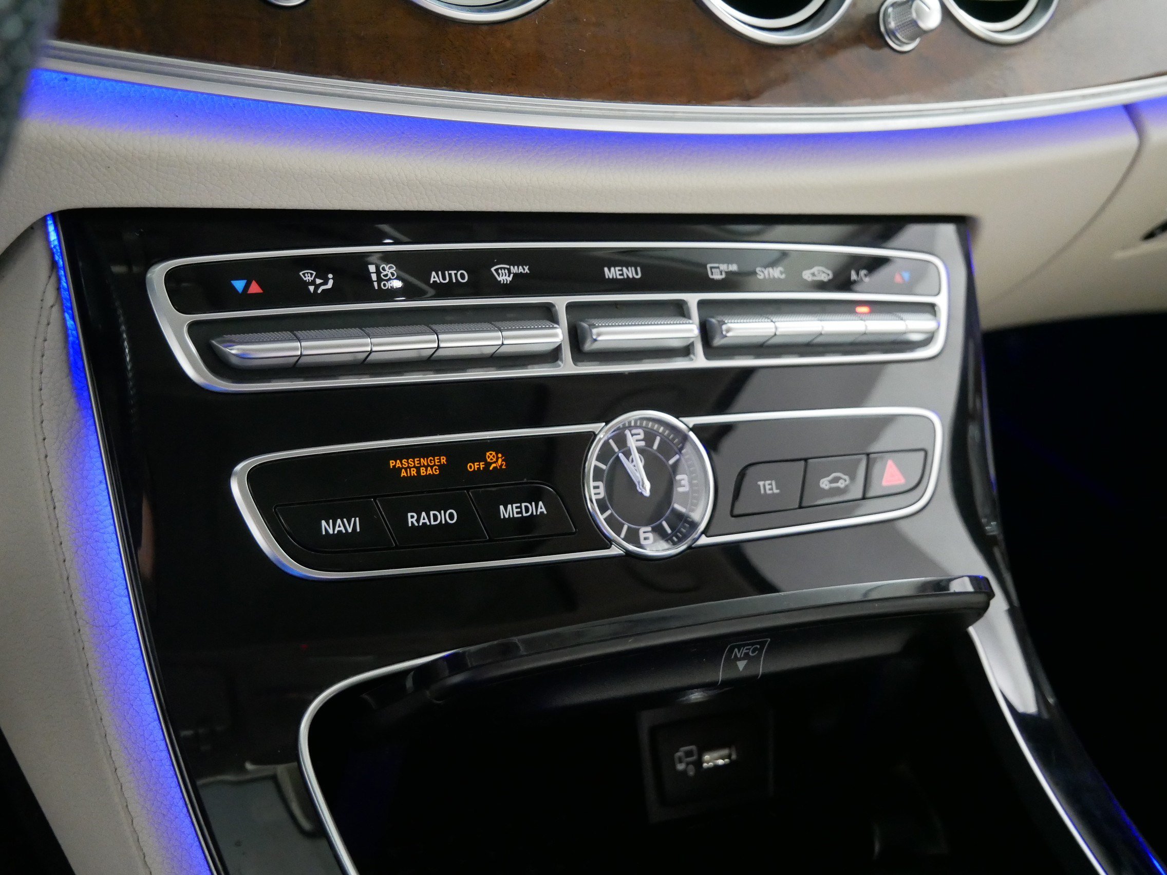 Used 2017 Mercedes-Benz E 300 4MATIC image 23