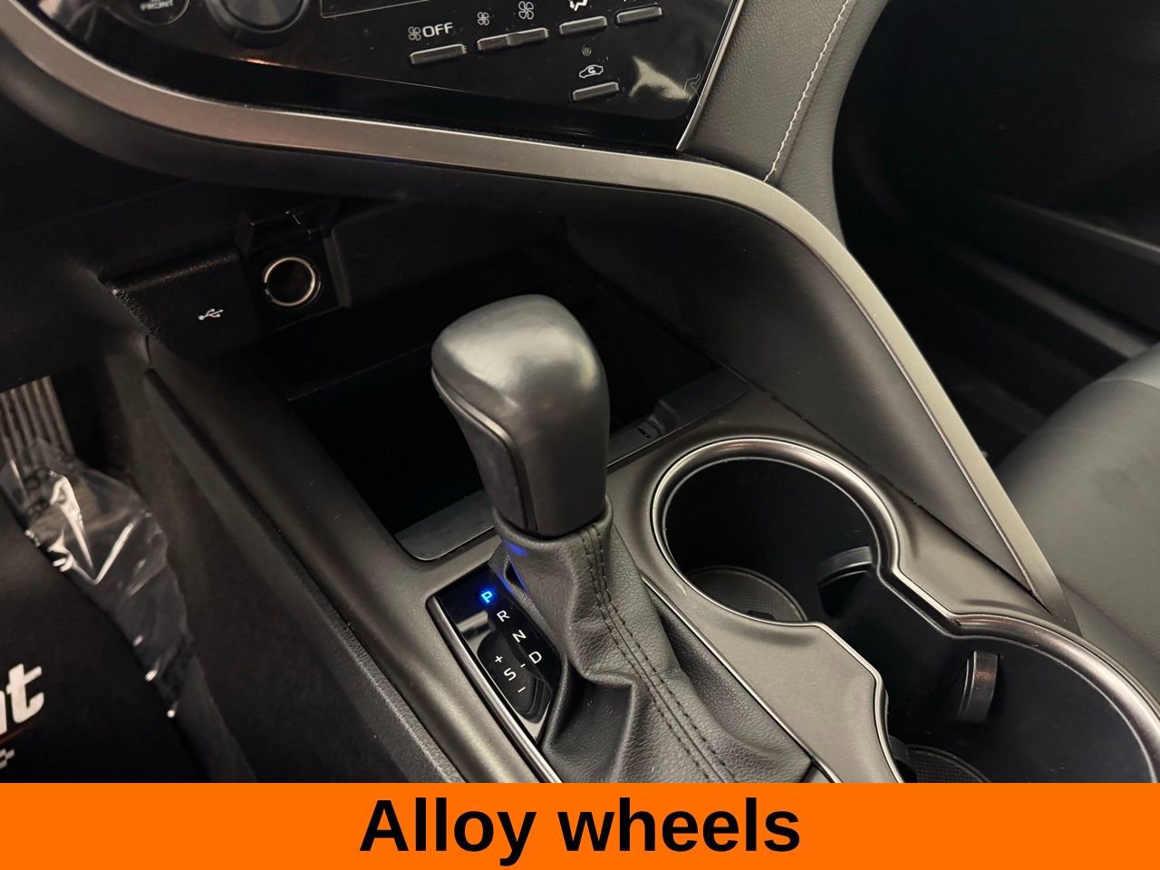 Used 2023 Toyota Camry SE image 19