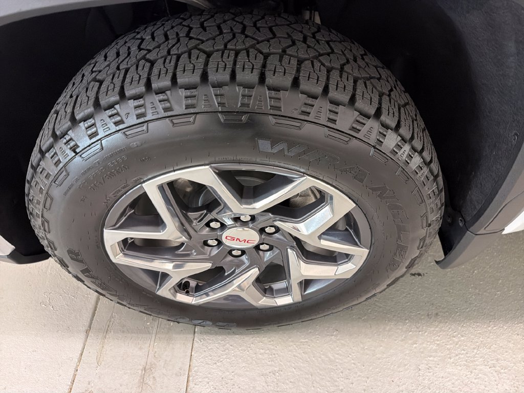 Used 2026 GMC Sierra 1500 SLE AWD/4WD image 4