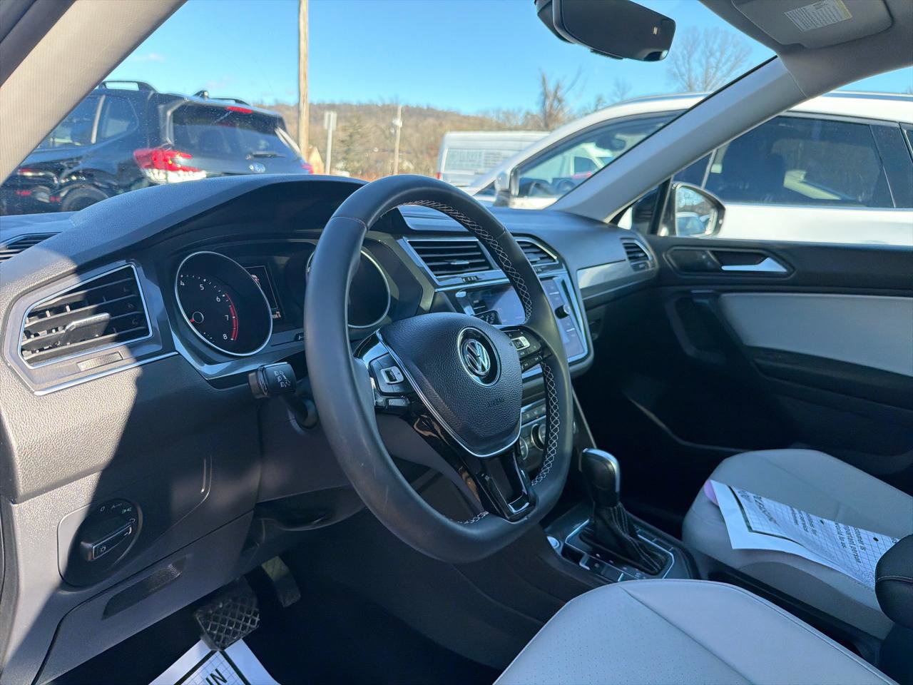 Used 2021 Volkswagen Tiguan SE w/ Panoramic Sunroof Package AWD/4WD image 17