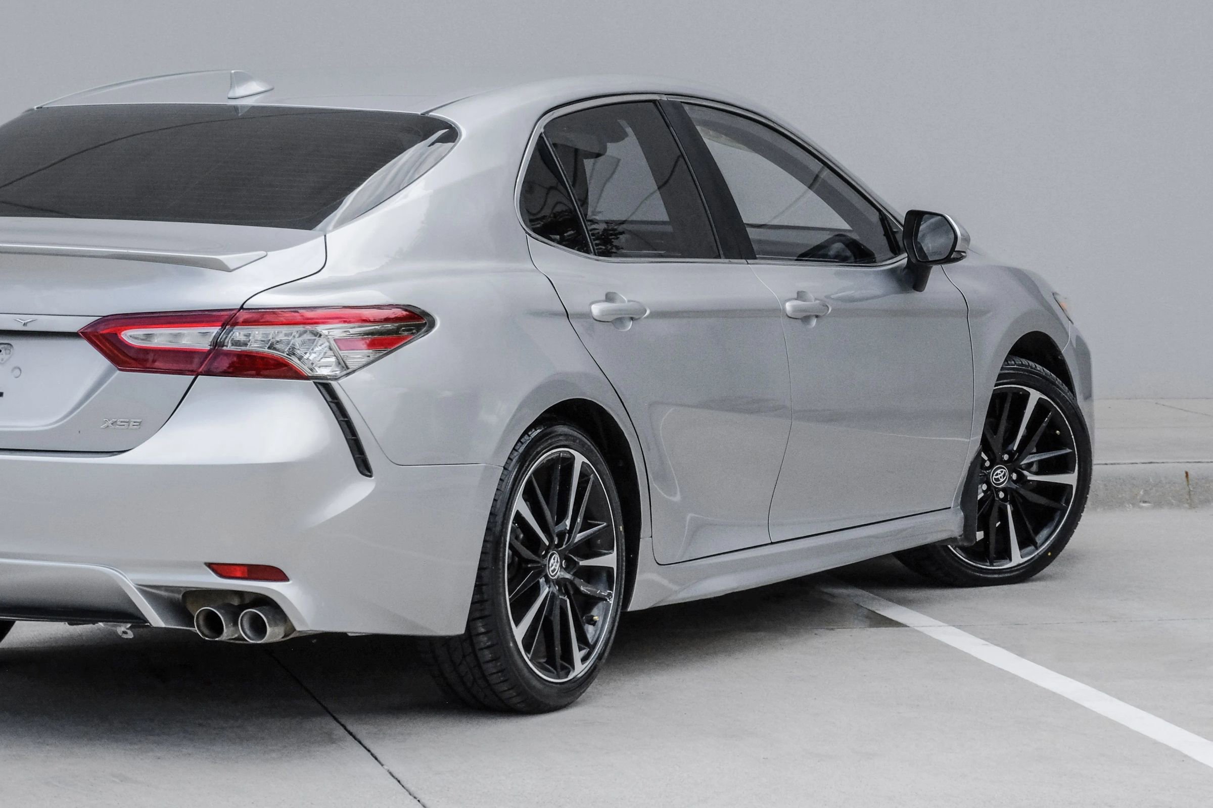 Used 2020 Toyota Camry XSE FWD image 6