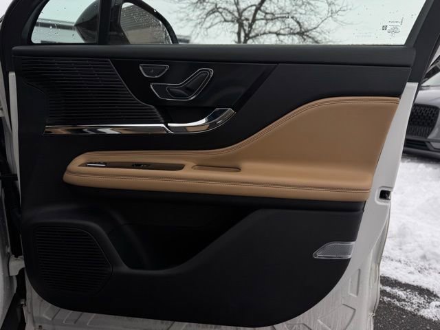 Certified 2022 Lincoln Corsair Reserve w/ Equipment Group 201A image 16