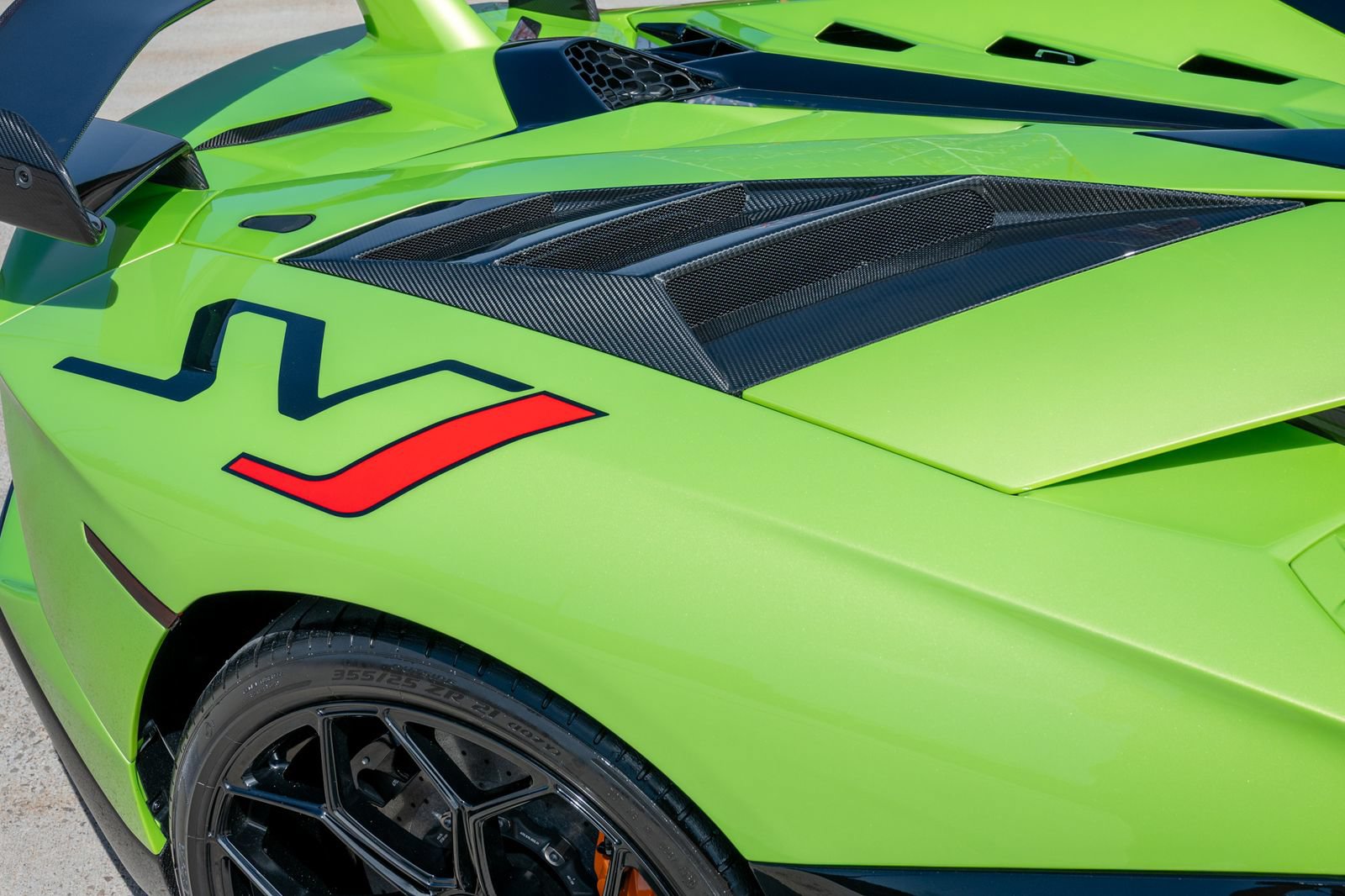 Used 2021 Lamborghini Aventador SVJ AWD/4WD image 17