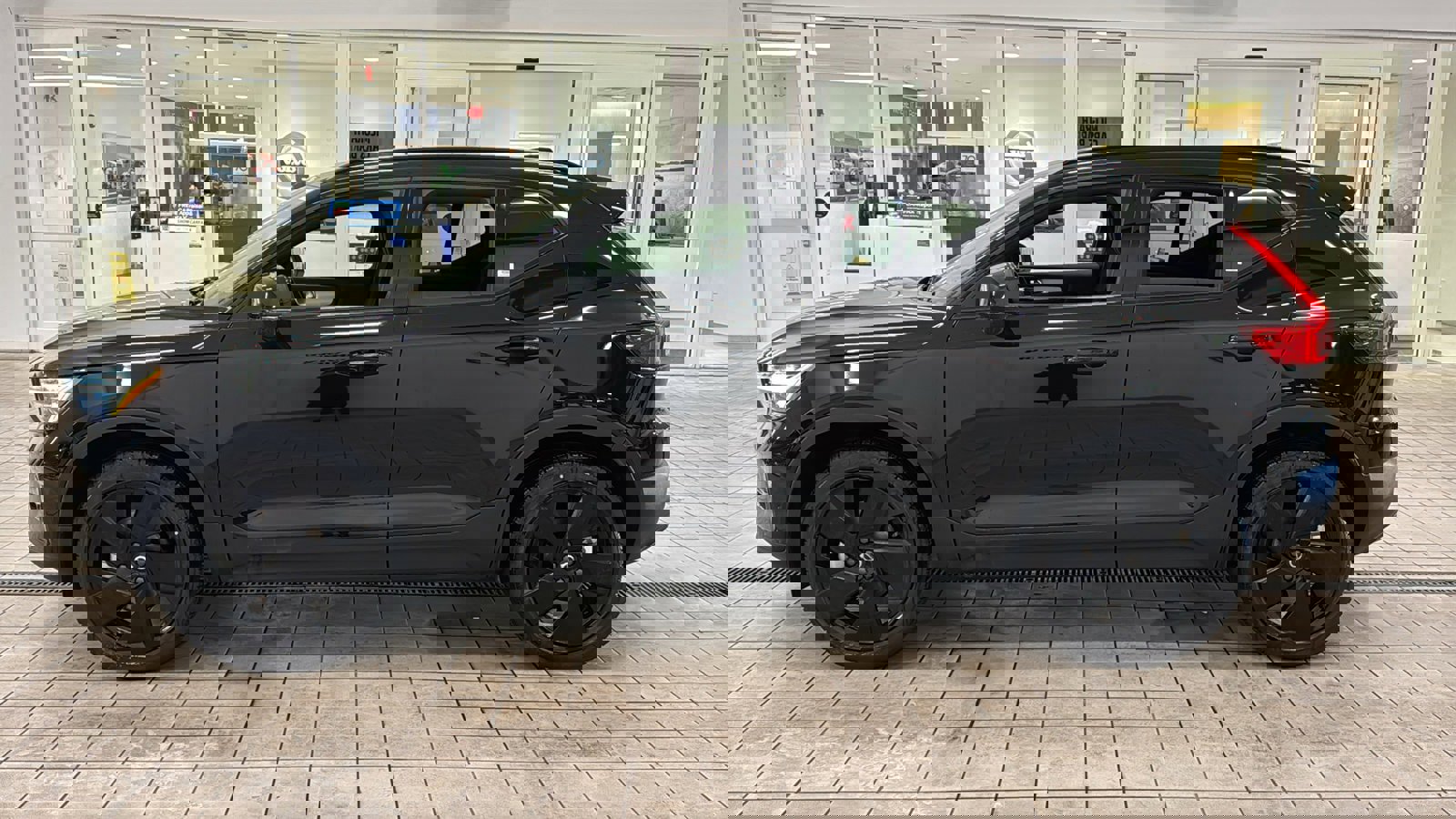 Used 2026 Volvo XC40 B5 Ultra w/ Protection Package Premier image 8