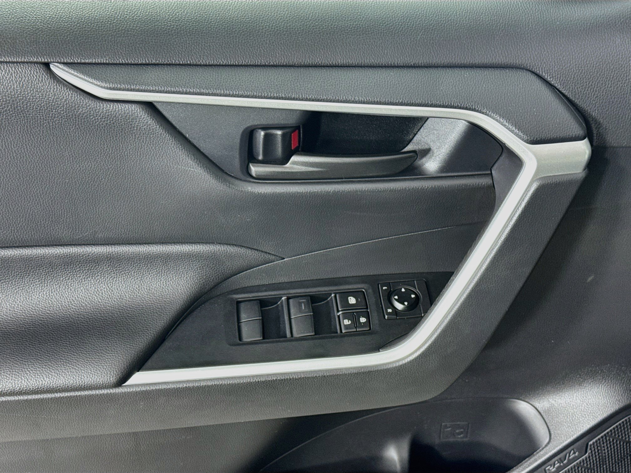 Certified 2024 Toyota RAV4 LE AWD/4WD image 17
