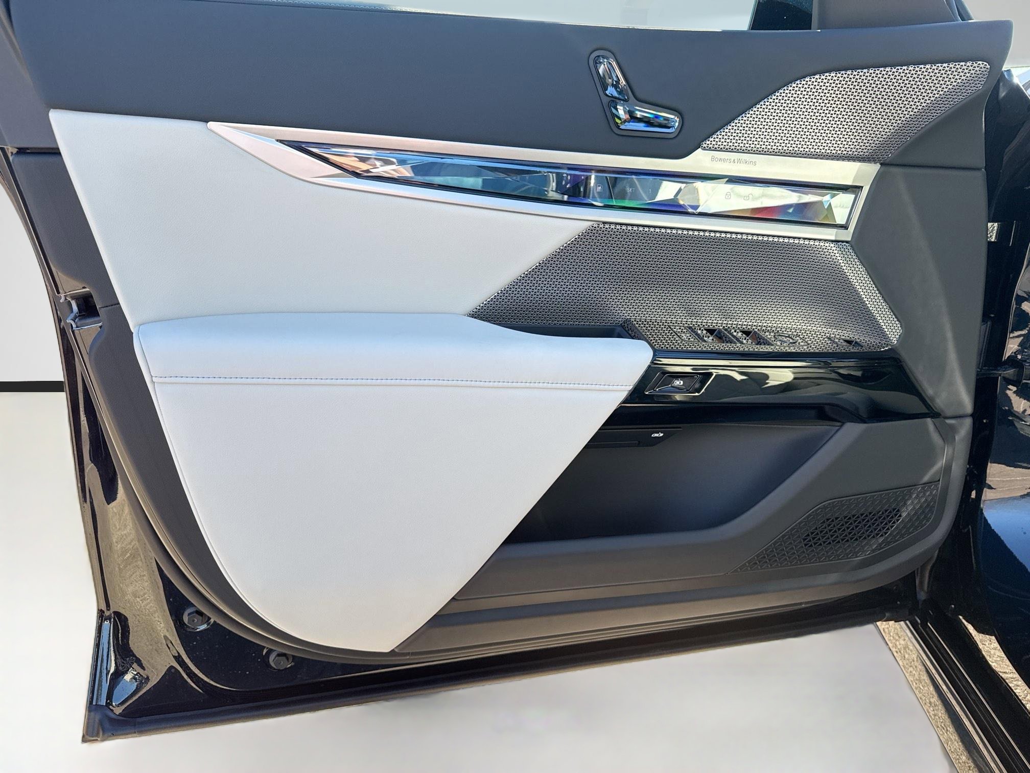 New 2026 BMW 750e xDrive image 22