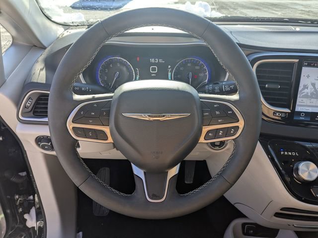Used 2024 Chrysler Pacifica Touring-L image 14