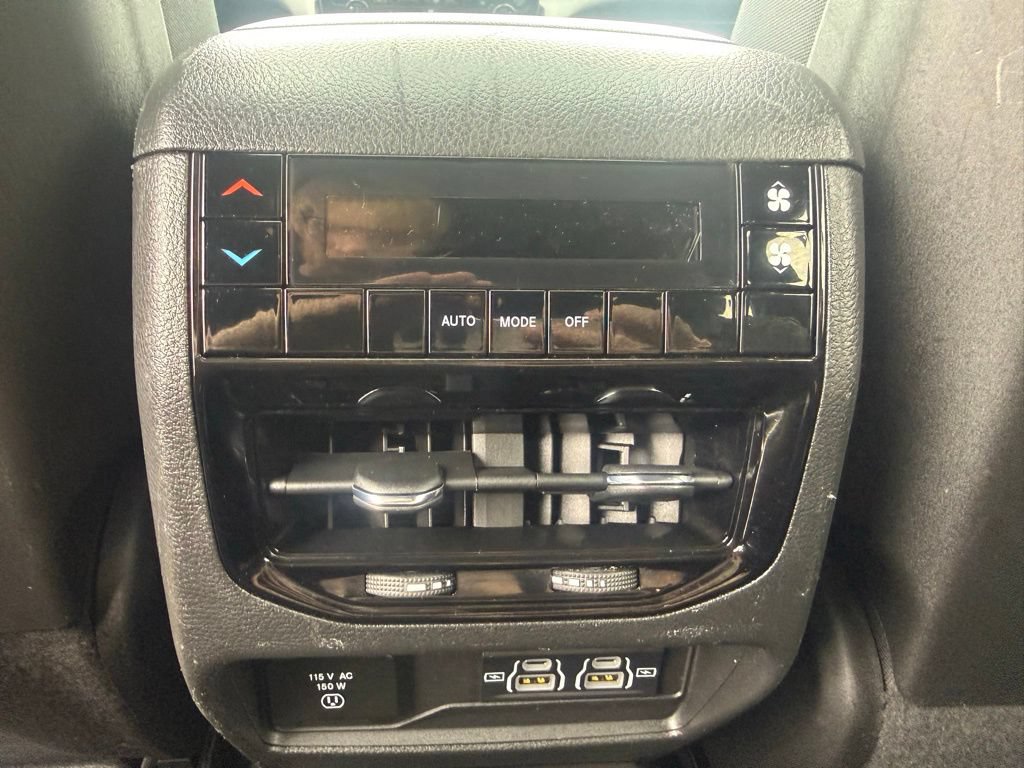 Used 2024 Jeep Grand Cherokee L Altitude AWD/4WD image 36