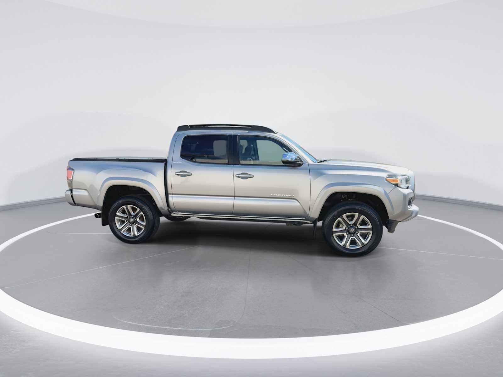 Certified 2016 Toyota Tacoma Limited w/ Towing Package AWD/4WD image 9