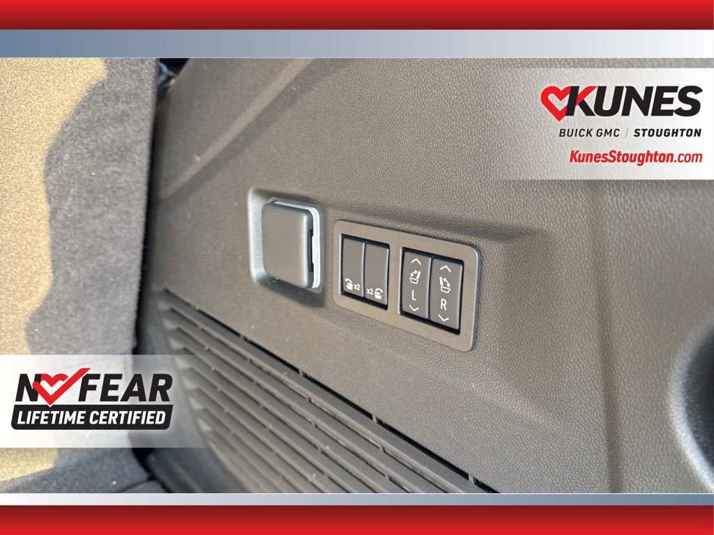 Used 2025 GMC Yukon Denali image 47