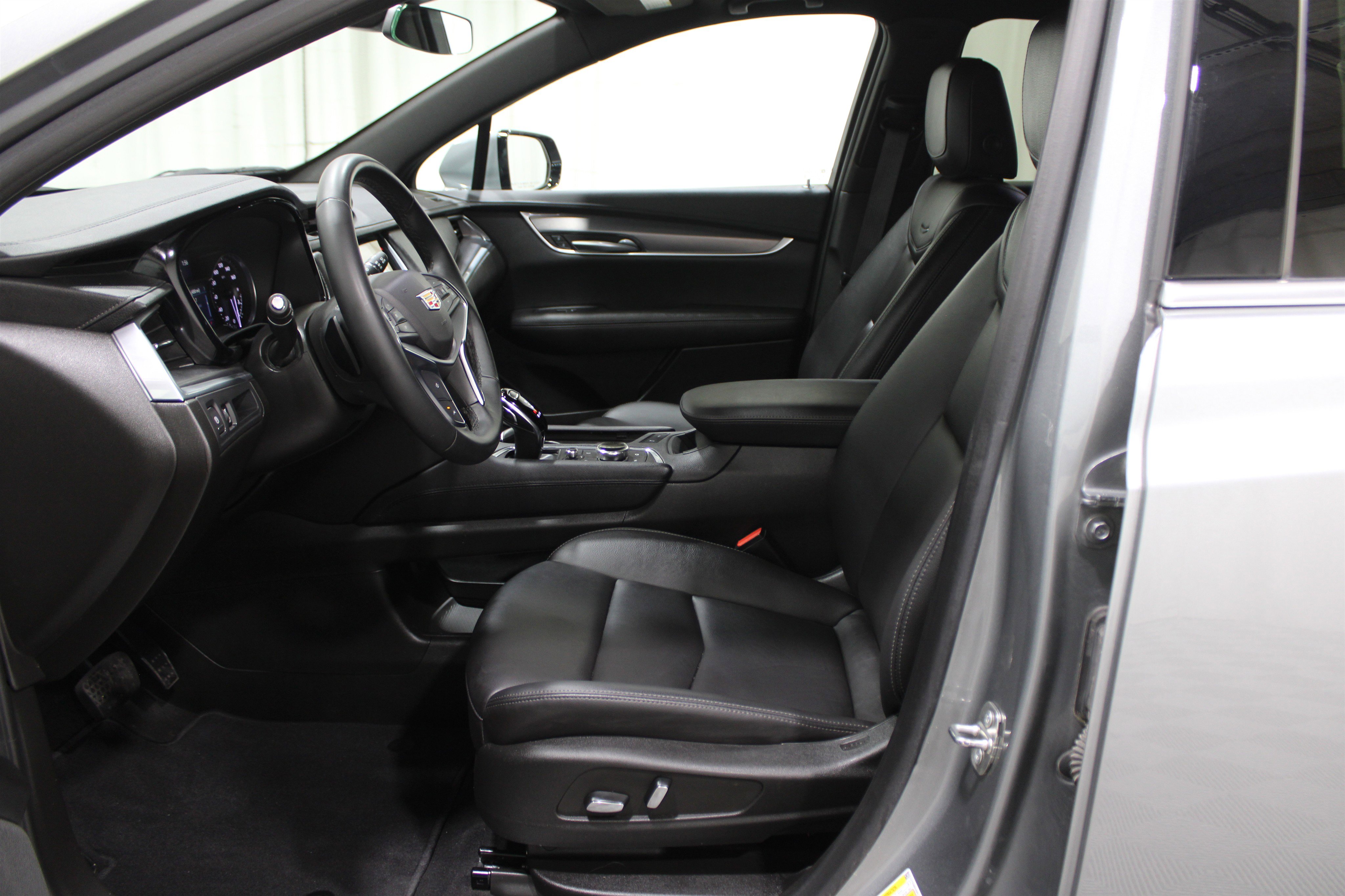 Certified 2024 Cadillac XT5 Luxury image 3