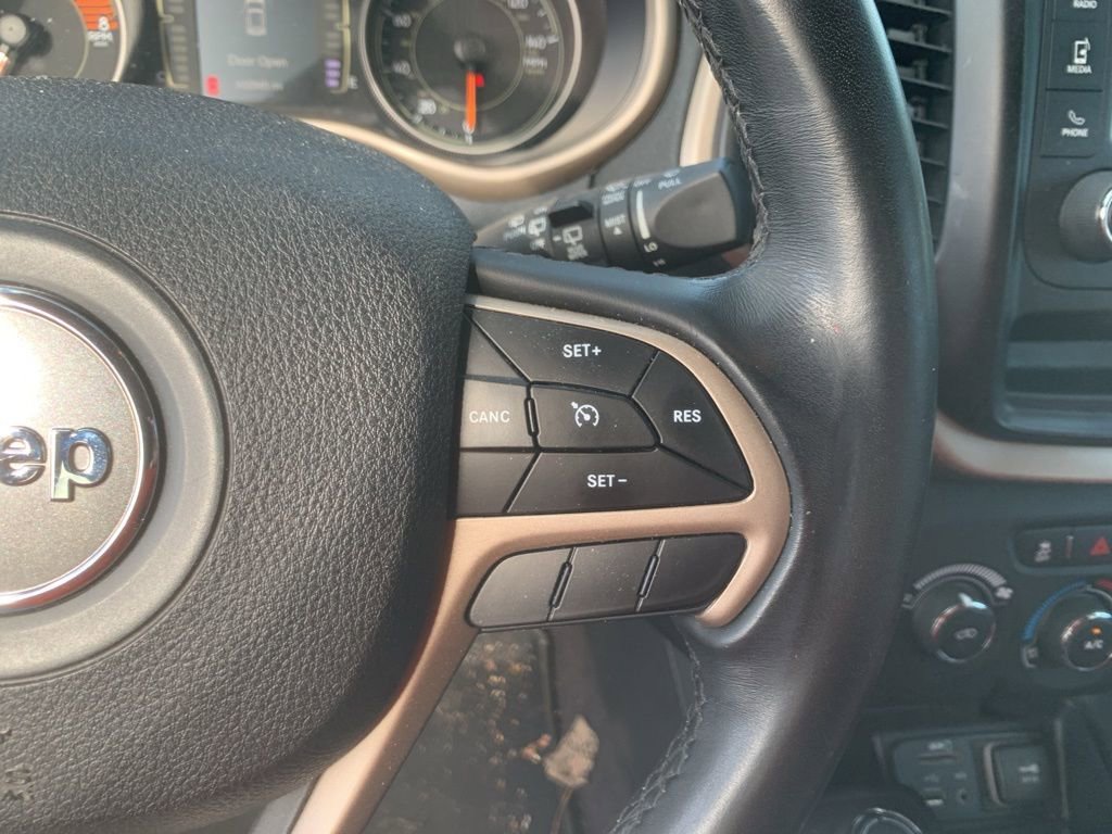 Used 2018 Jeep Cherokee Latitude w/ Altitude Package image 14