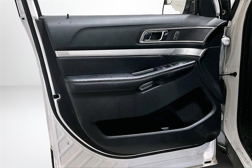 Used 2016 Ford Explorer XLT w/ Equipment Group 202A image 20