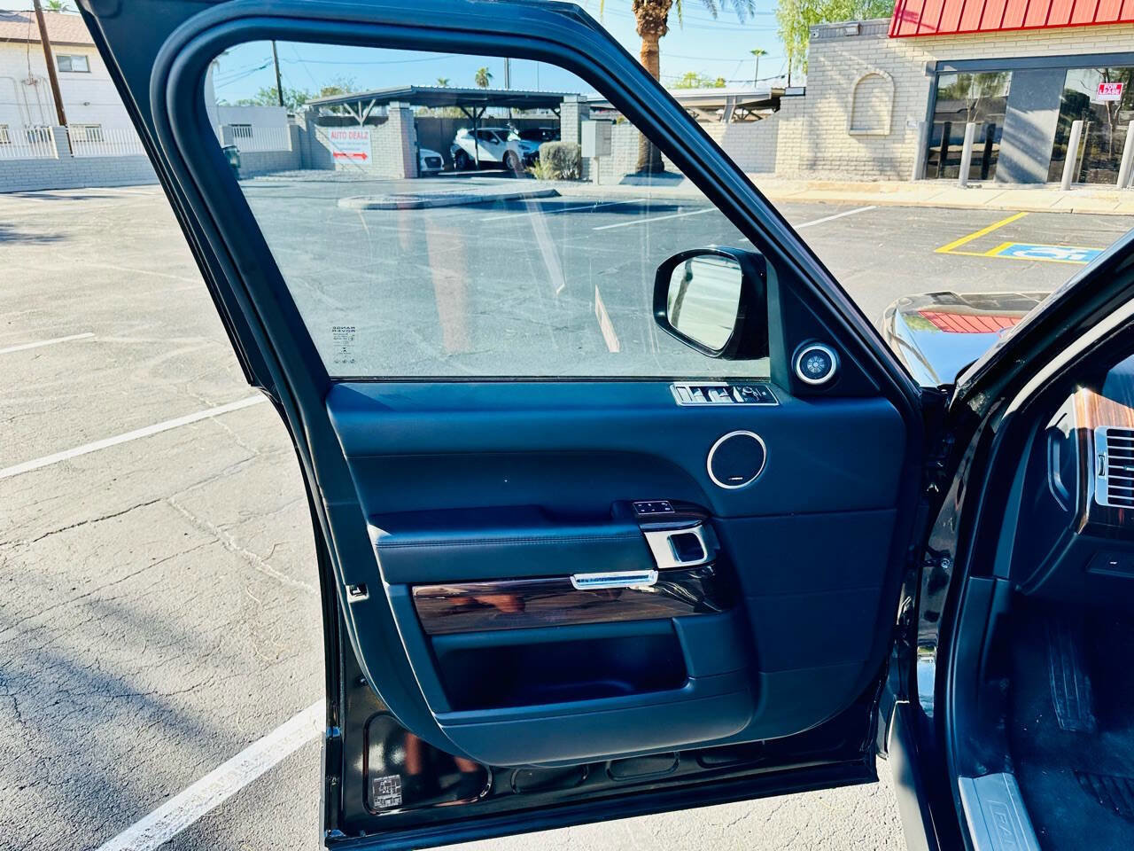 Used 2016 Land Rover Range Rover HSE image 10