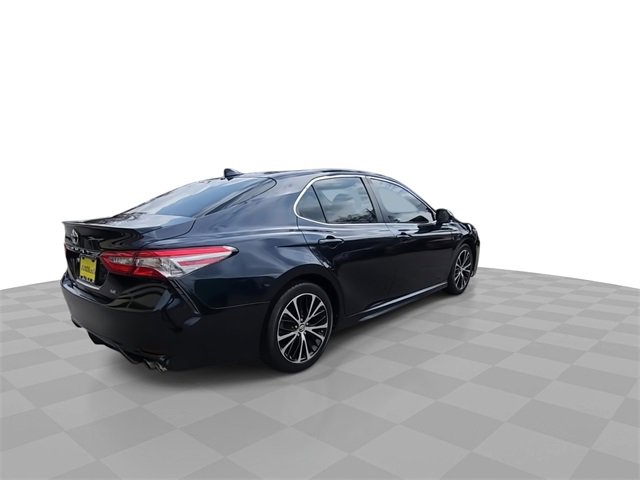 Used 2018 Toyota Camry L image 8