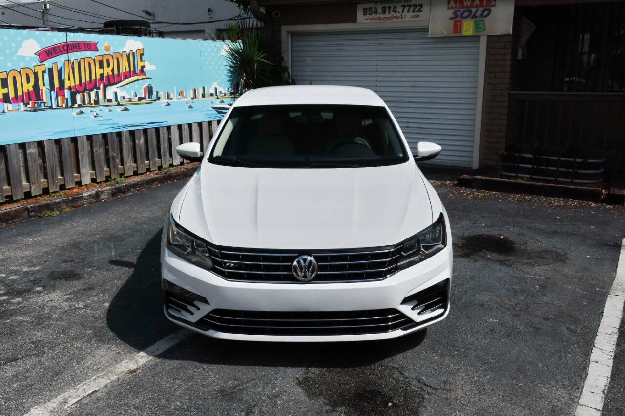 Used 2018 Volkswagen Passat 2.0T R-Line FWD image 4