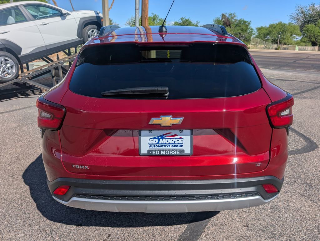 Used 2025 Chevrolet Trax LT FWD image 4