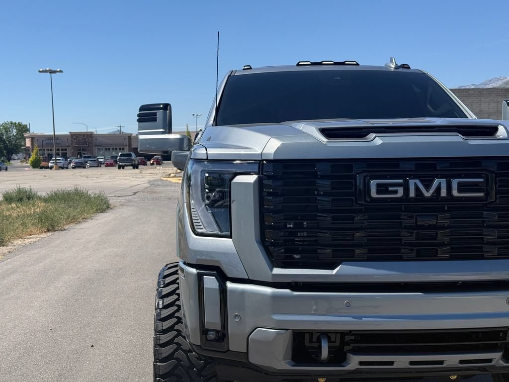 Used 2026 GMC Sierra 3500 Denali Ultimate AWD/4WD image 4