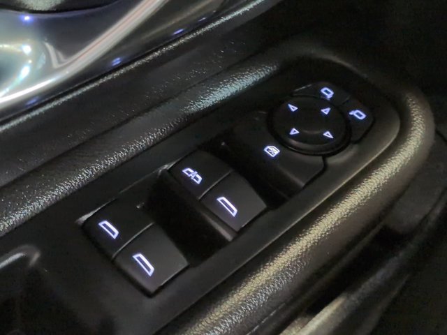 Used 2024 GMC Terrain SLE w/ Driver Convenience Package FWD image 21
