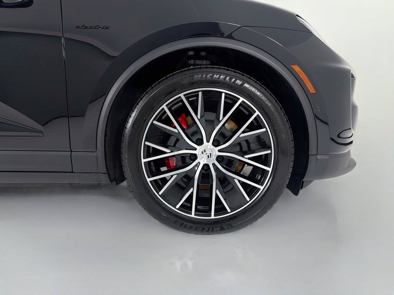 Certified 2025 Porsche Macan 4S Electric AWD/4WD image 31