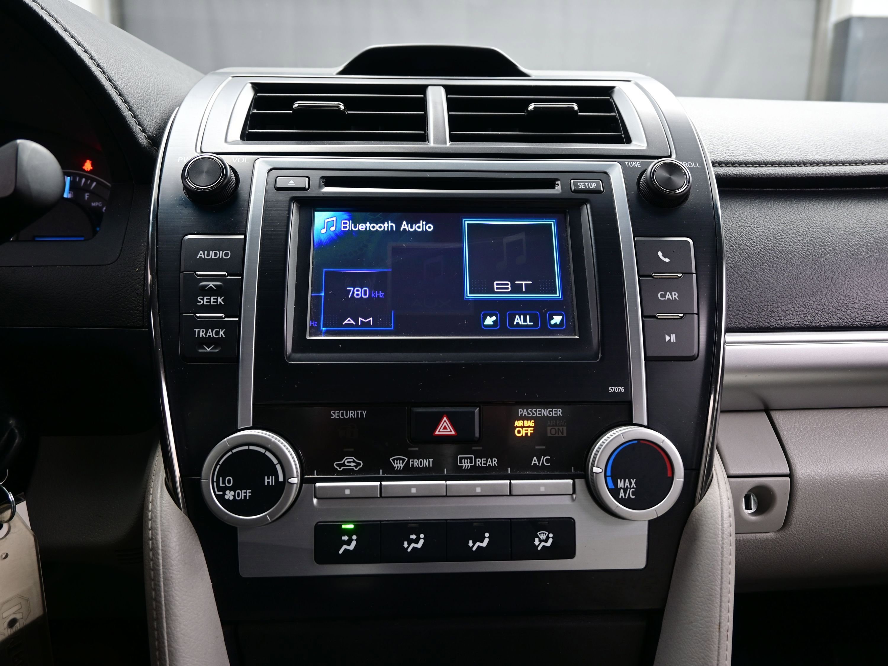 Used 2013 Toyota Camry LE image 16