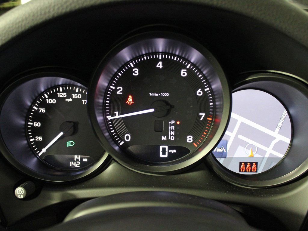 Certified 2025 Porsche Macan image 20