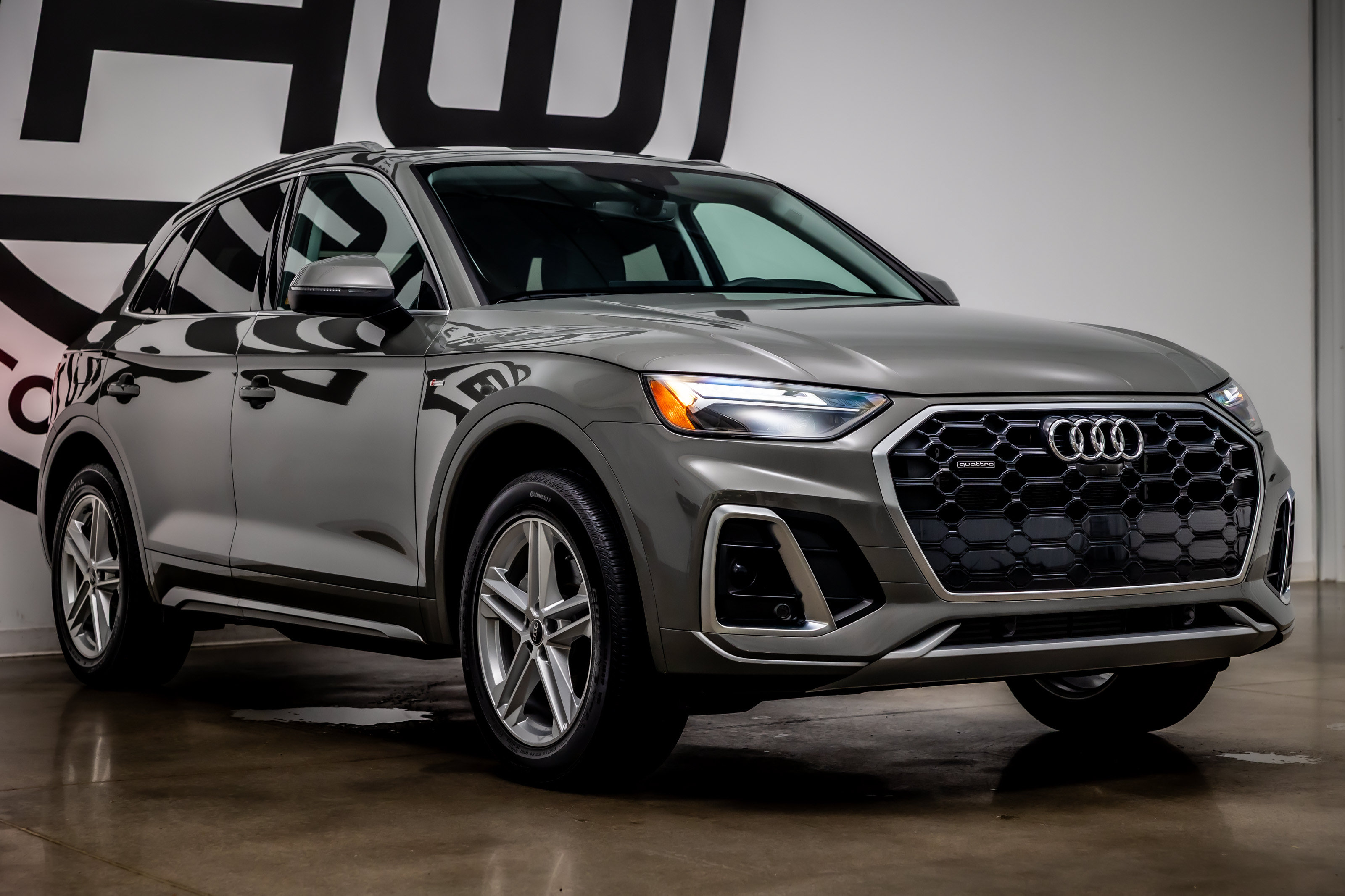 Used 2025 Audi Q5 e Premium Plus w/ Premium Plus Package AWD/4WD image 25