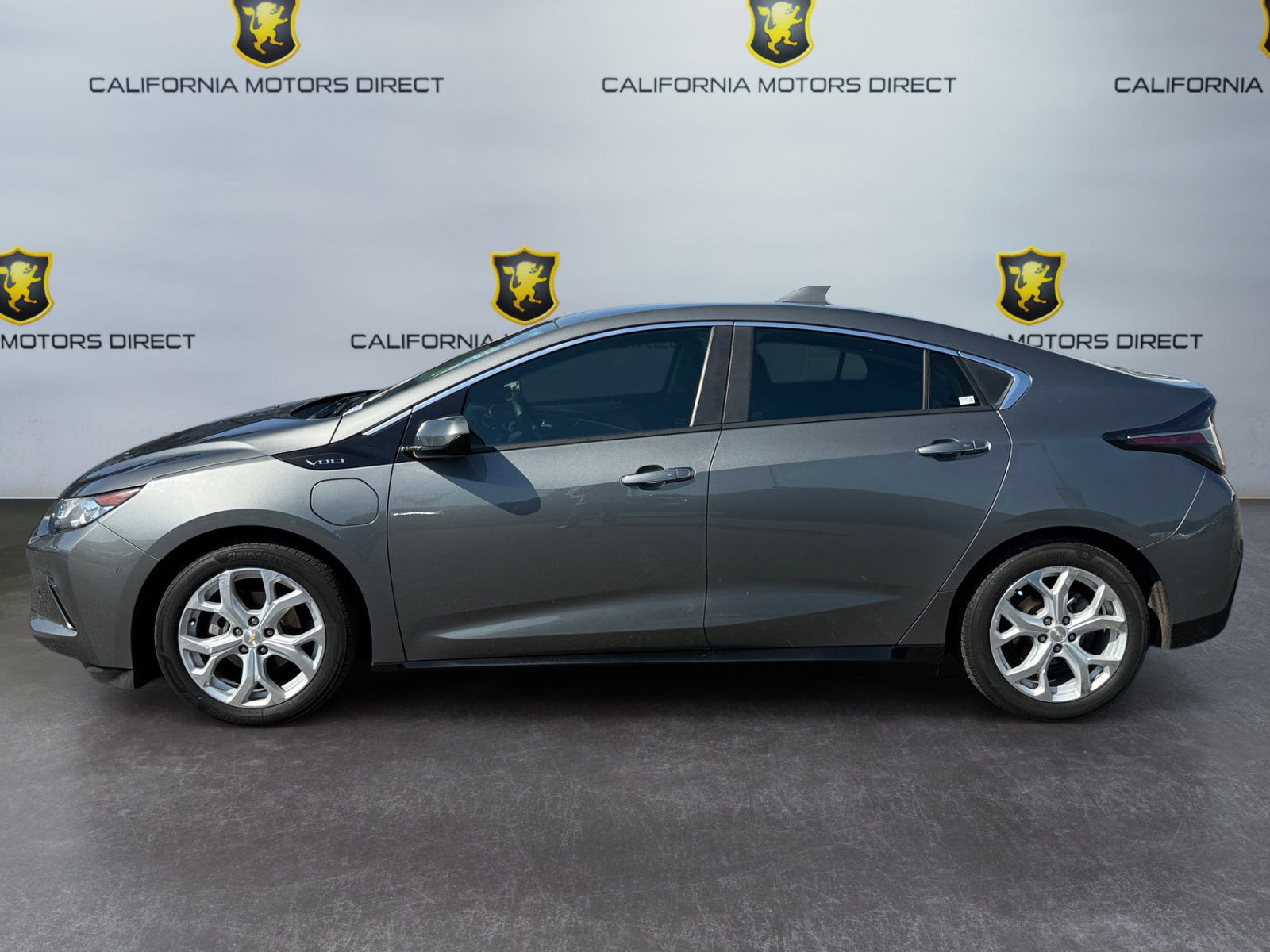 Used 2017 Chevrolet Volt Premier w/ Driver Confidence II Package FWD image 2