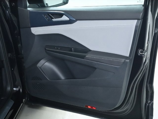 Used 2024 Volkswagen Taos SE image 35