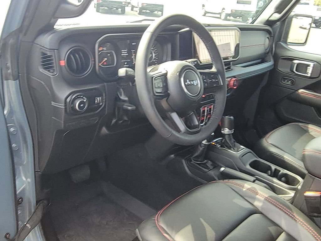 Used 2025 Jeep Wrangler Unlimited Rubicon AWD/4WD image 10