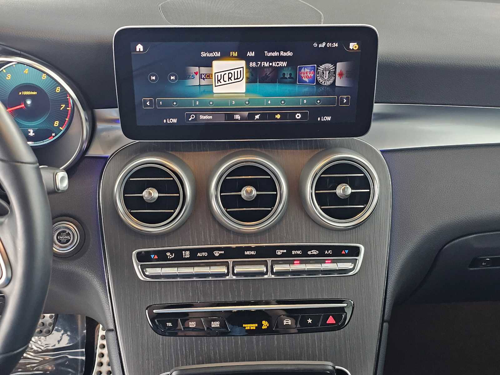 Used 2022 Mercedes-Benz GLC 300 4MATIC w/ AMG Line image 27