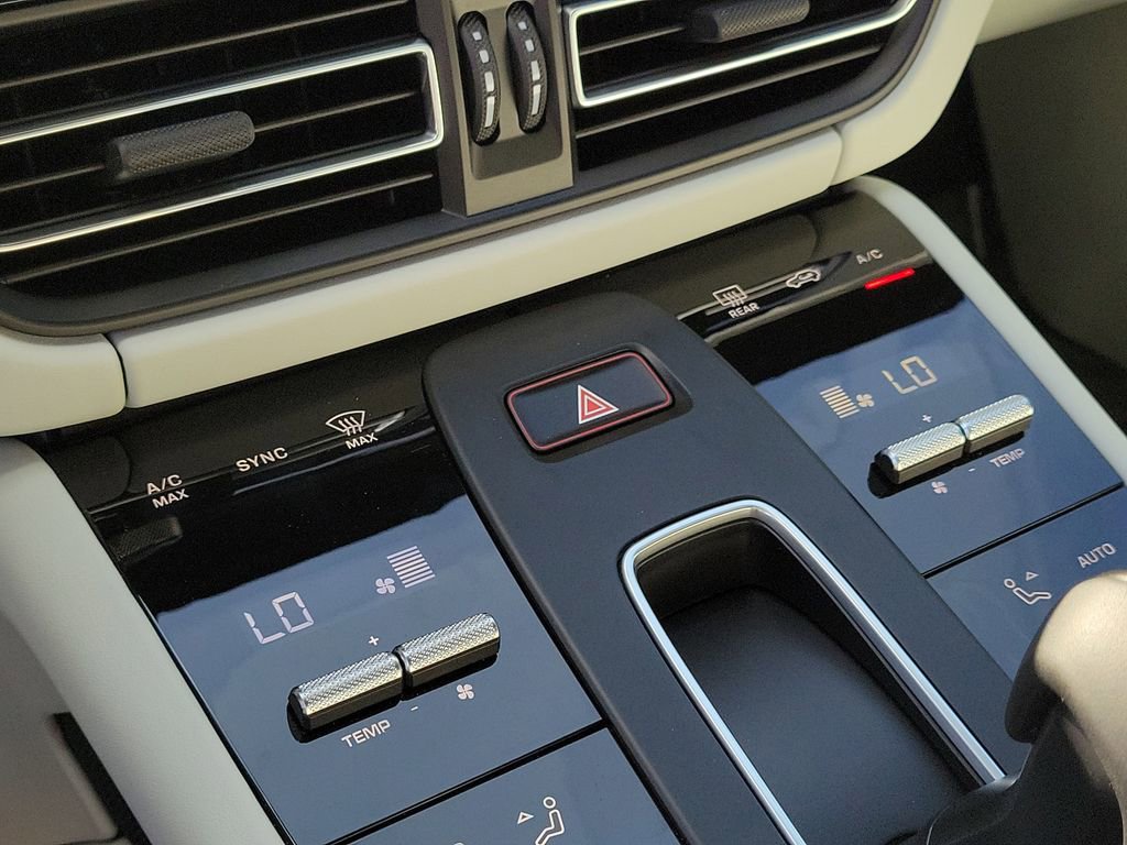 New 2026 Porsche Macan image 32