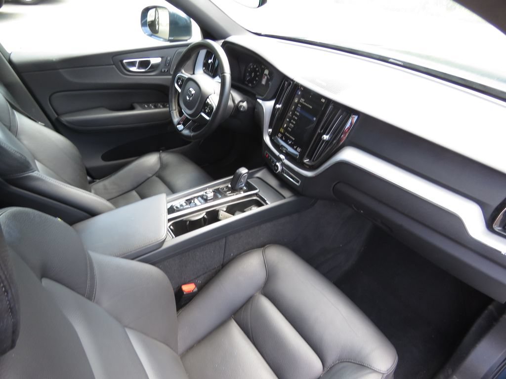 Used 2020 Volvo XC60 T8 Momentum AWD/4WD image 14
