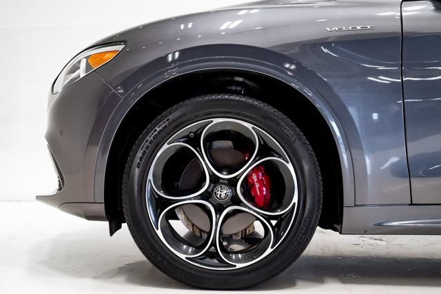 Used 2023 Alfa Romeo Stelvio Veloce AWD/4WD image 29