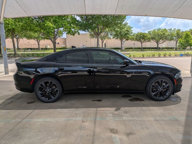 Used 2022 Dodge Charger SXT w/ Blacktop Package image 4