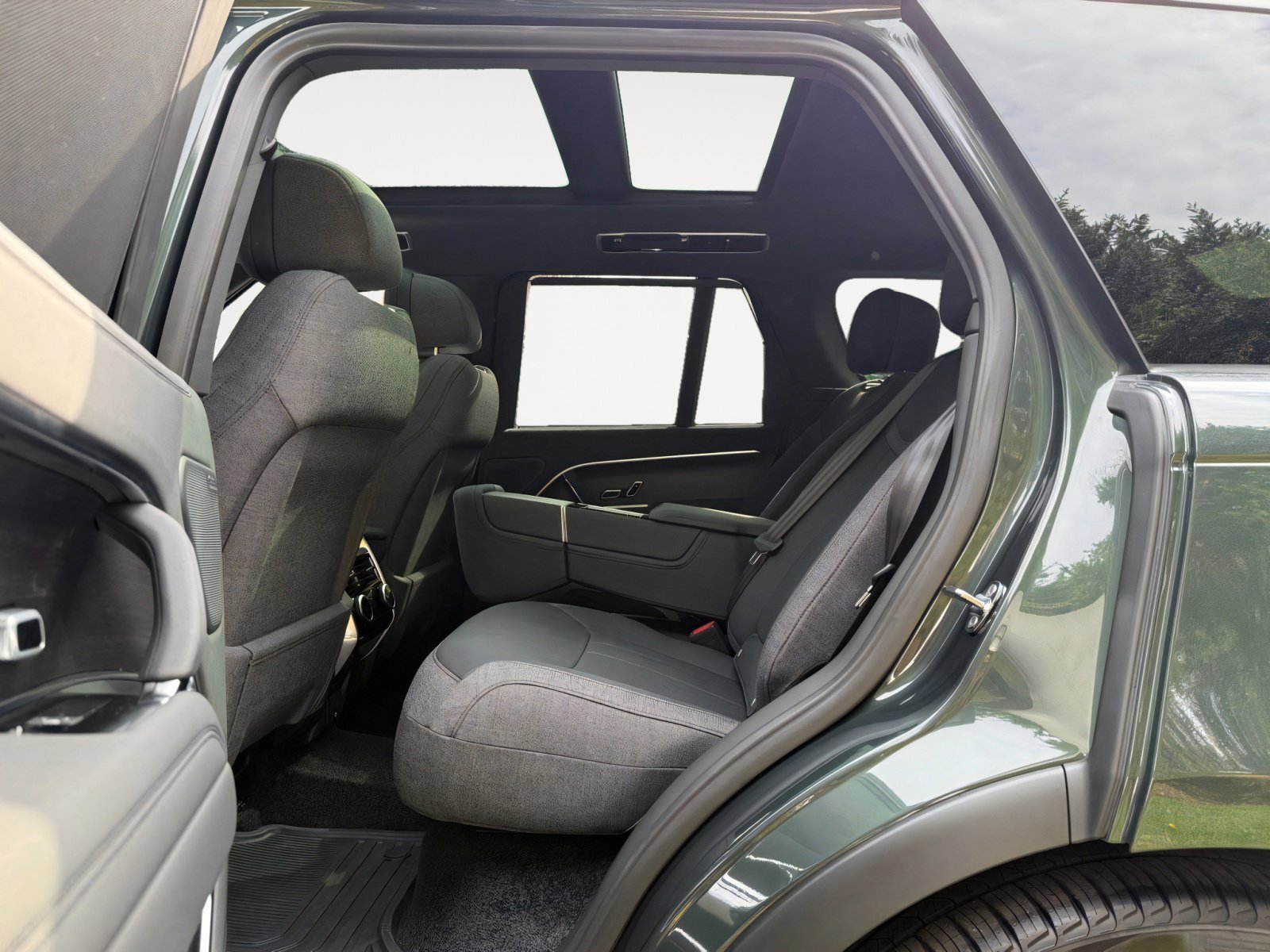 New 2025 Land Rover Range Rover SE image 12