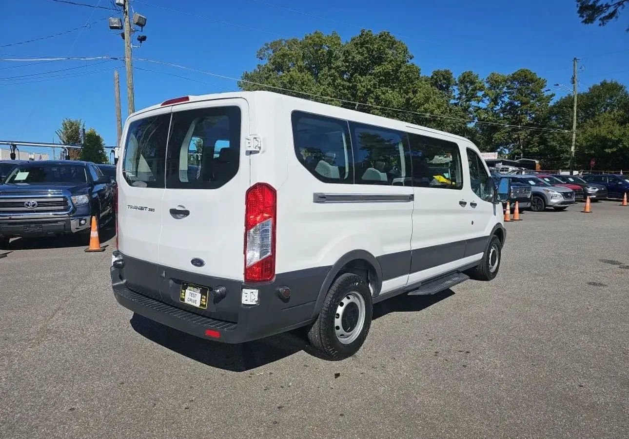 Used 2017 Ford Transit 350 XL image 3