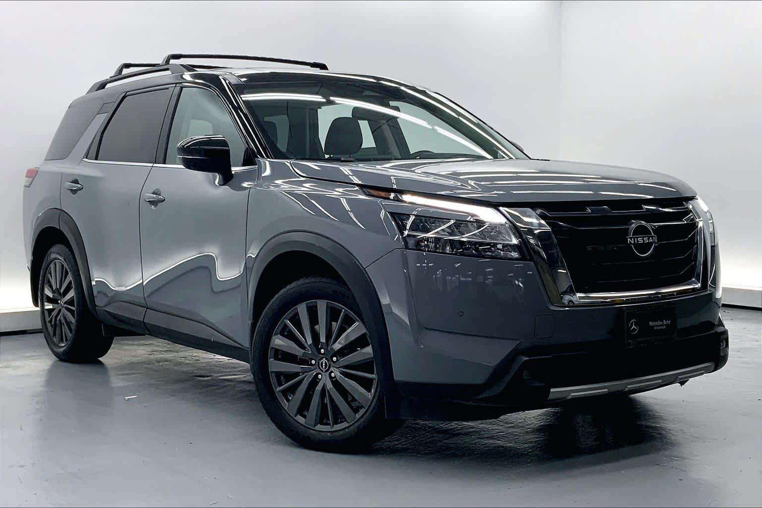Used 2022 Nissan Pathfinder SL w/ SL Premium Package FWD image 6